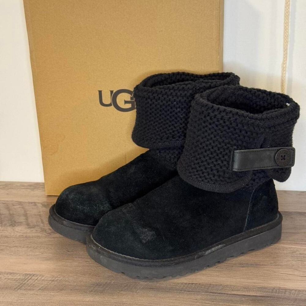 Title ugg black knit cuff